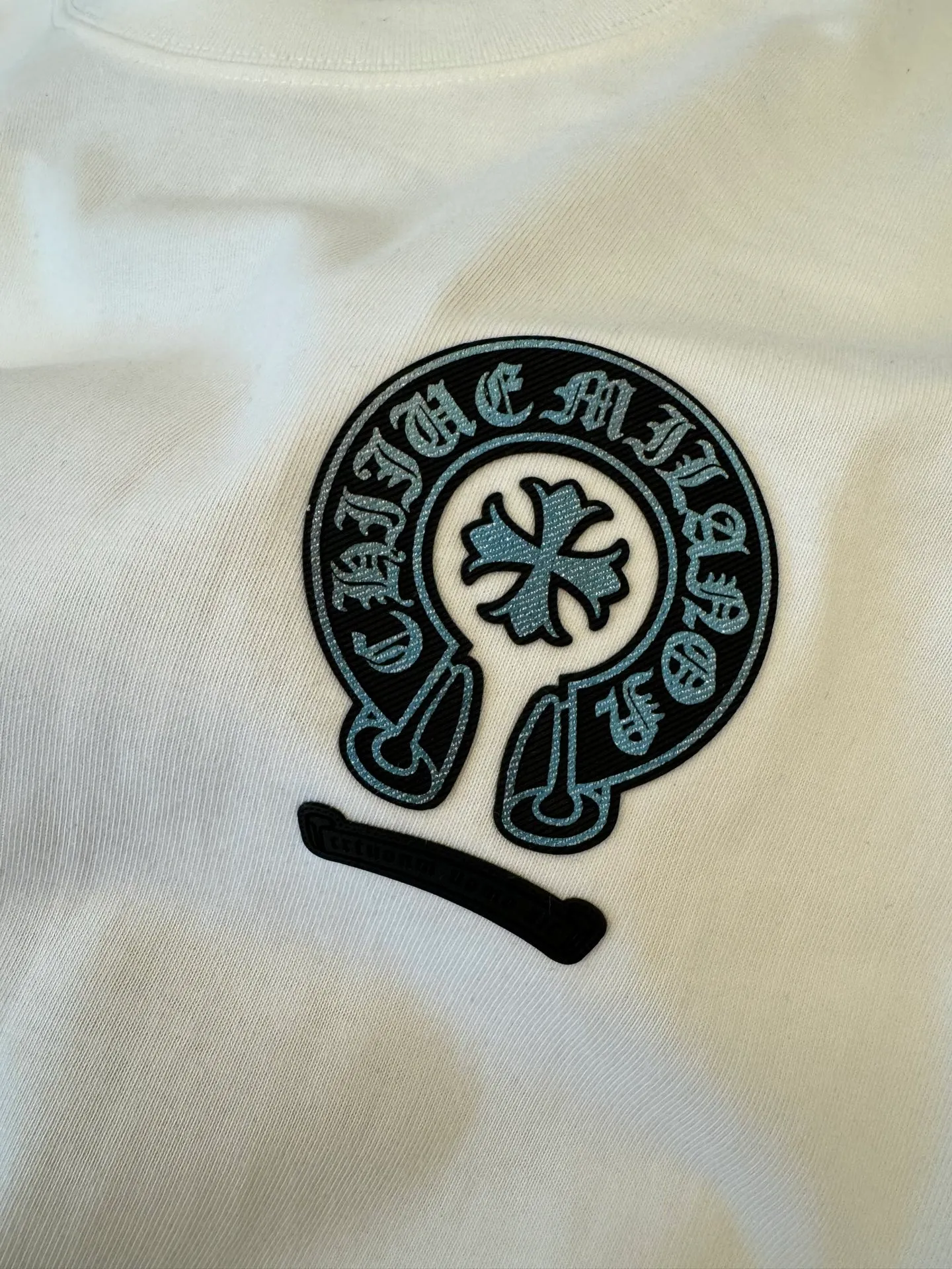 P180 Chrome Hearts unisex short-sleeved T-shirt, light luxury, customized cross logo stamp gradient process, 320g 100% double yarn pure cotton fabric, collar label, hangtag, main mark and three complete labels. Size: S M L XL
